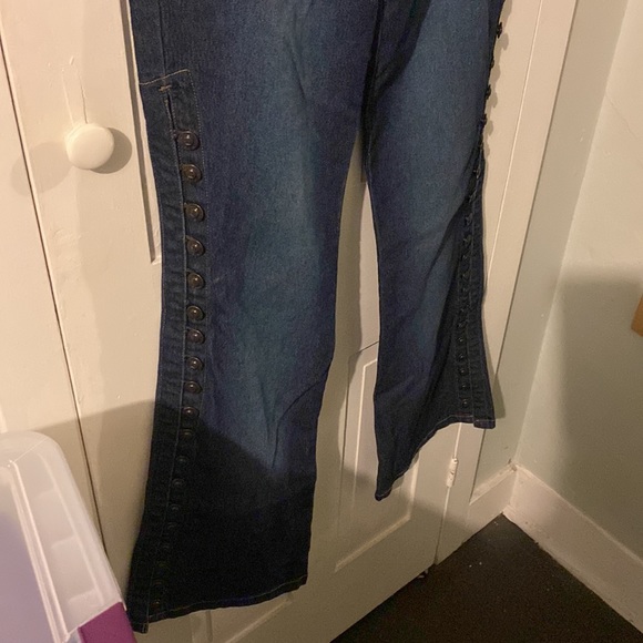Younique side button jeans - Picture 2 of 3